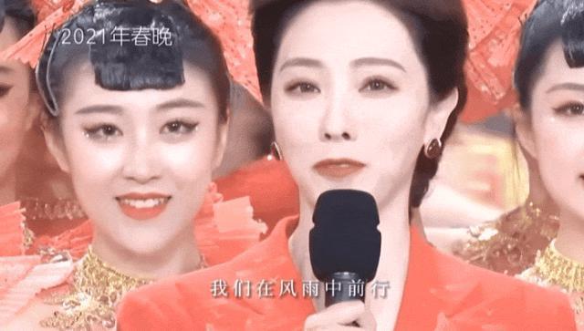 还记得央视春晚主持人李思思吗？离职了？
