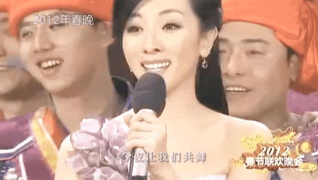 还记得央视春晚主持人李思思吗？离职了？