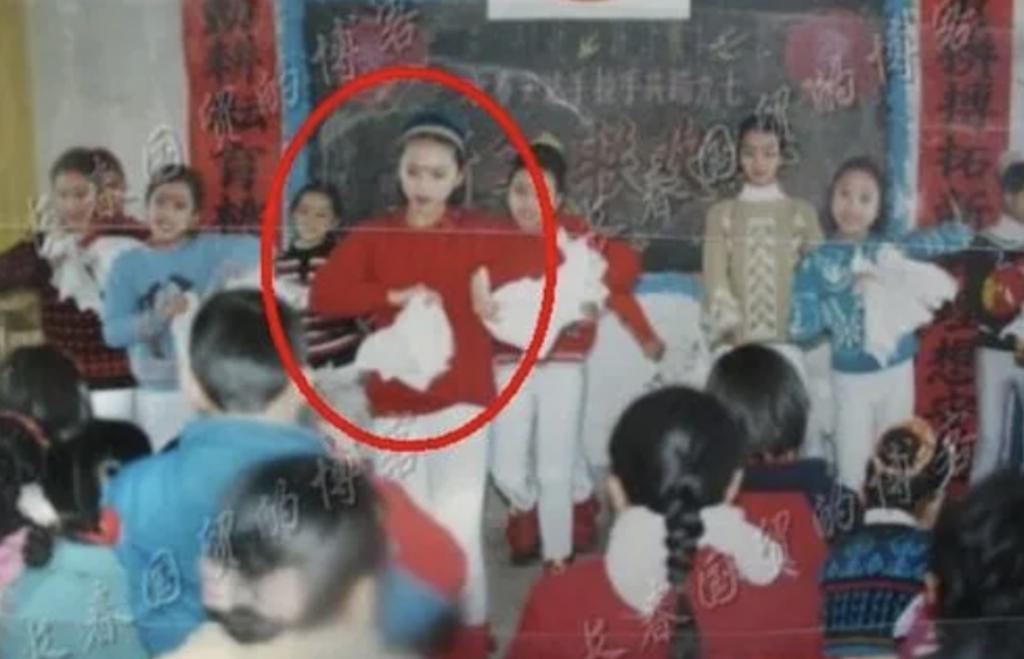 还记得央视春晚主持人李思思吗？离职了？
