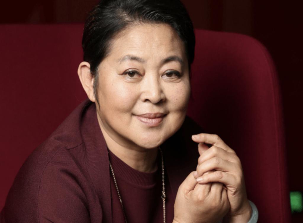 还记得央视春晚主持人李思思吗？离职了？