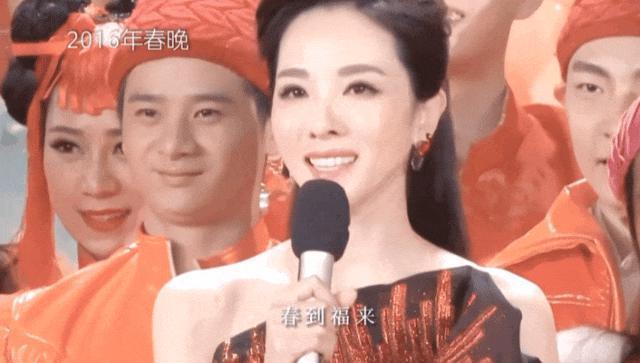 还记得央视春晚主持人李思思吗？离职了？