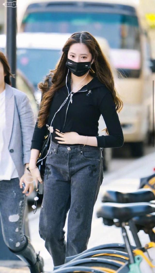 欧阳娜娜妹妹欧阳娣娣参加选秀综艺 路透照青春靓丽