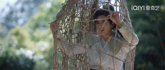 他也堕落成古偶丑男了？
