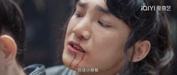 他也堕落成古偶丑男了？