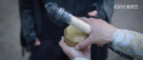 他也堕落成古偶丑男了？