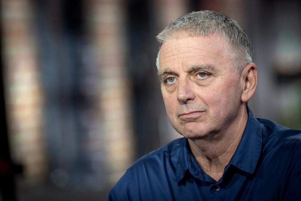 华为明年手机出货量目标达 7000 万部/iOS 17.1 将修复法国 iPhone 12 辐射问题/小鹏回应采购部门负责人停职