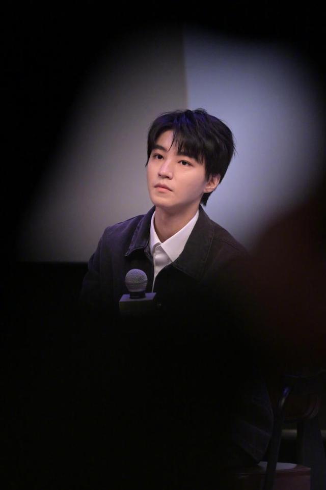 王俊凯亮相平遥国际影展 与贾樟柯对谈生图颜值在线