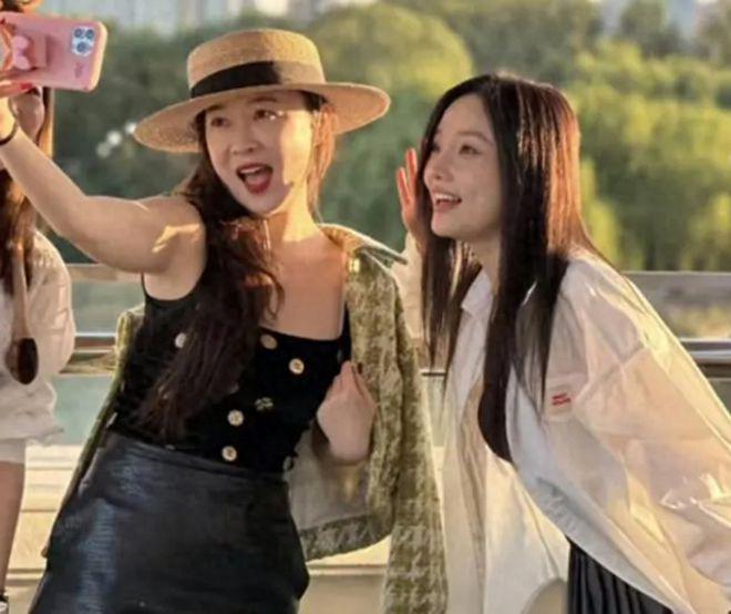 霍思燕李小璐聚会，嗯哼甜馨互动超友爱