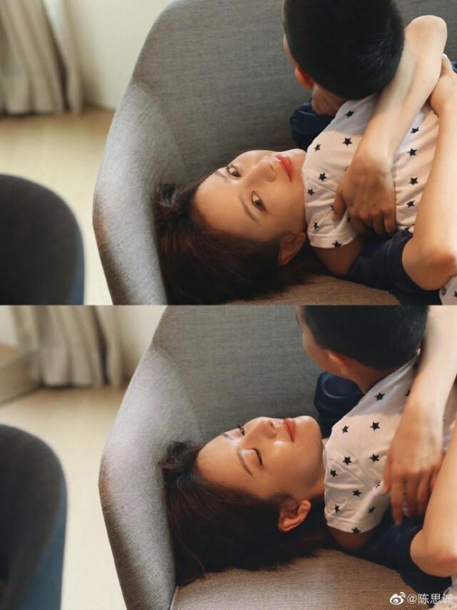 佟丽娅分享自拍照甜笑，与狗狗互动被赞人美心善