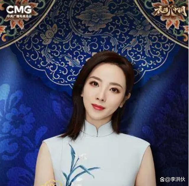 春晚舞台上最年轻女主持李思思，辞掉央视铁饭碗将何去何从？