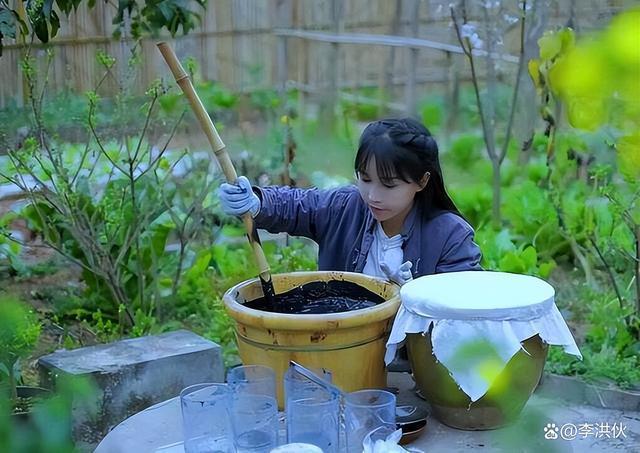 李子柒到底有多牛？停更一年每月仍有10多万美元进账