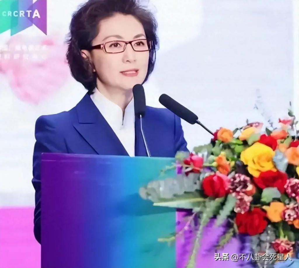 央视主持大洗牌：多位美女主持出走，新人被力捧，一哥地位不动摇