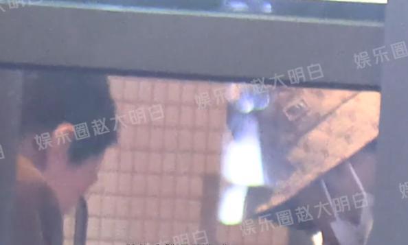 地下恋曝光，搭上圈内富婆，婚戒都买了？