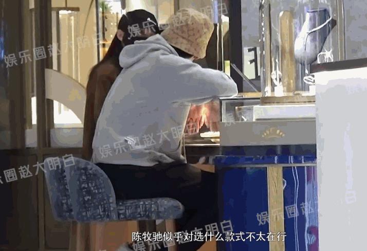 地下恋曝光，搭上圈内富婆，婚戒都买了？