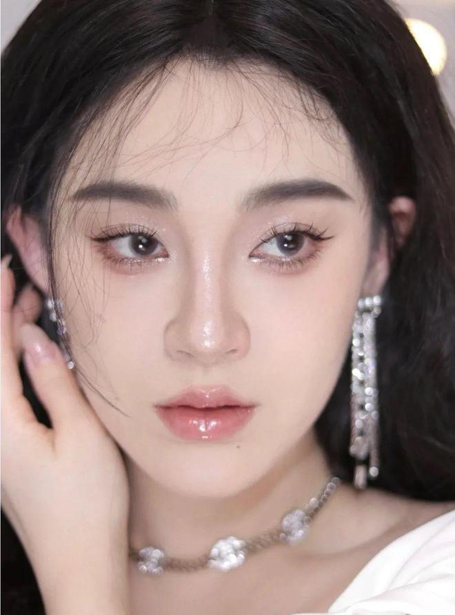 为什么张元英的油腻，逐渐转移到内娱小花脸上了？