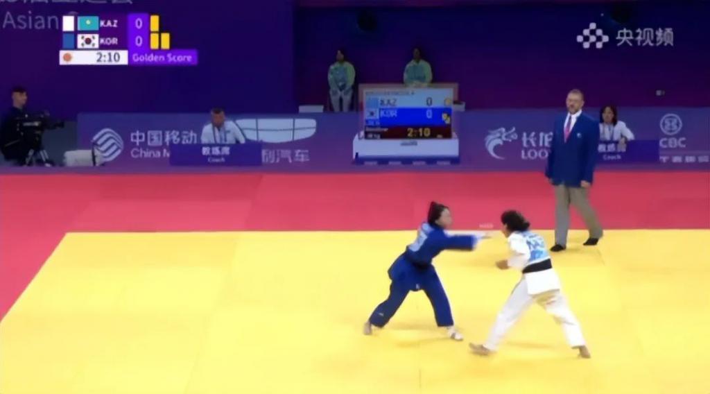 亚运会高能场面：泡菜运动员失控，日本选手甩锅观众席，花样百出