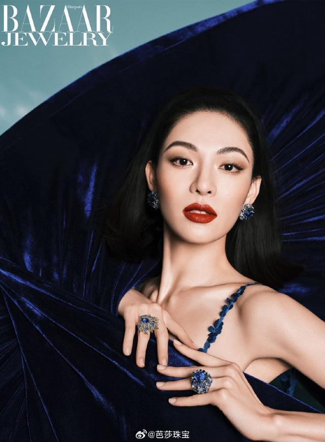 钟楚曦珠宝封面大片释出 穿抹胸礼服大秀傲人曲线