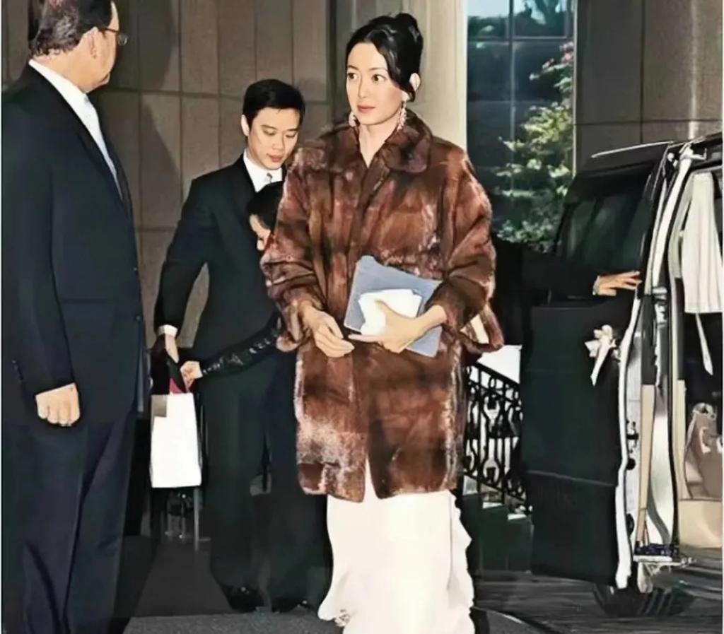 现实版庶女斗倒嫡子？最强港圈豪门女继承人的手腕是真的绝…