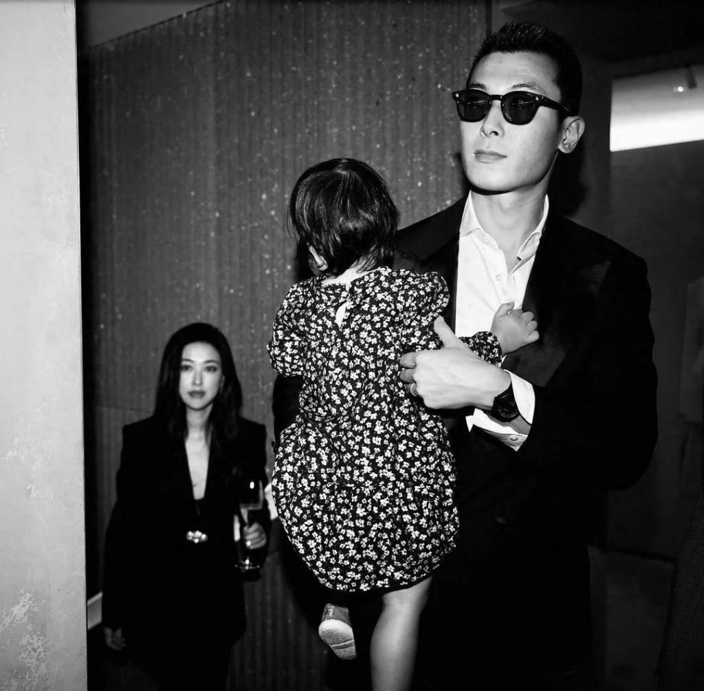 朱珠分享全家巴黎旅行照，与老公出席高档宴会，女儿气场不输超模