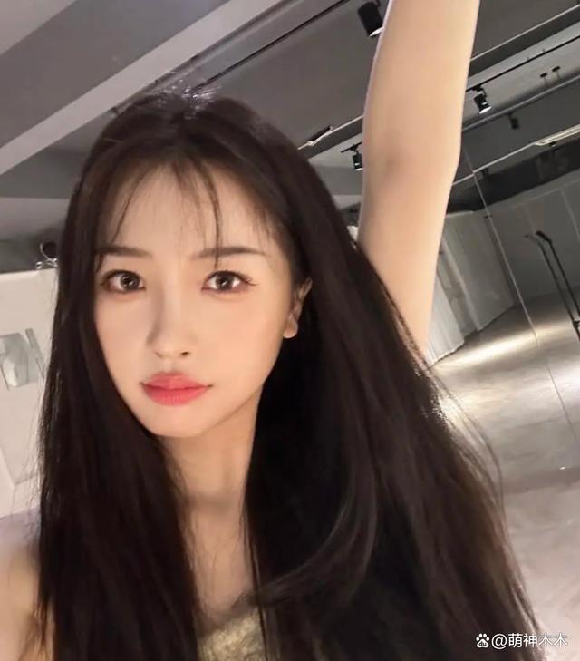 明星身材颜值靠P图？于适P肩膀被发现，虞书欣P成baby