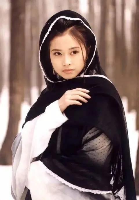 童年女神嫁人了？你一定看过她的剧，老公是普通职员刻薄男？