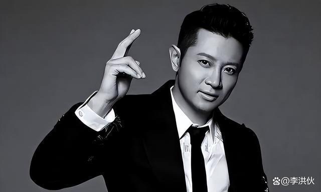 前男友罗中旭身陷丑闻，瞿颖T台走秀气场强，胡兵台下欣赏