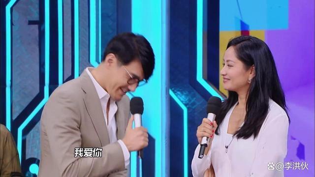 前男友罗中旭身陷丑闻，瞿颖T台走秀气场强，胡兵台下欣赏