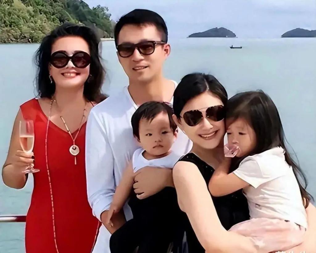 这瓜不比内娱烂剧香？