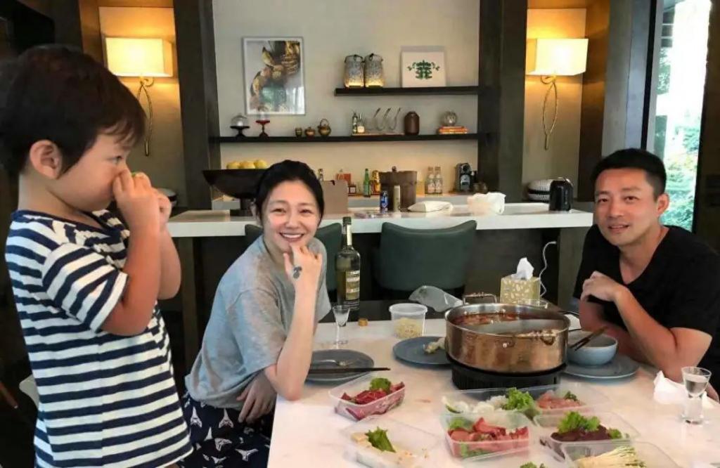 这瓜不比内娱烂剧香？