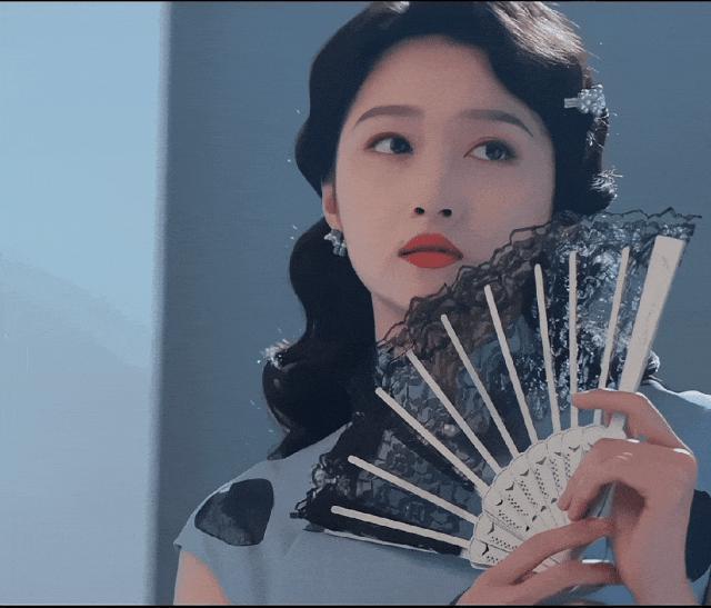 黑丝袜高跟鞋演特工？​关晓彤新剧看了预告后，我隐隐不安