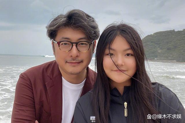 王岳伦新恋情疑曝光，女子肤白貌美身材好，正面曝光神似白鹿！