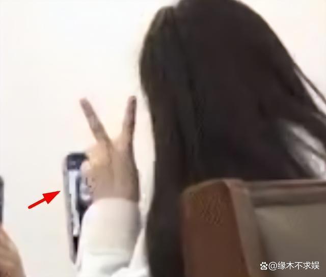 王岳伦新恋情疑曝光，女子肤白貌美身材好，正面曝光神似白鹿！