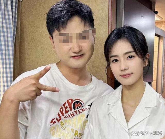 王岳伦新恋情疑曝光，女子肤白貌美身材好，正面曝光神似白鹿！
