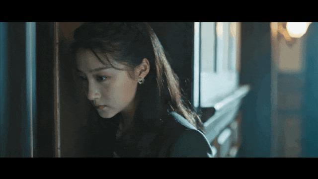 关晓彤新剧被嘲，黑丝袜高跟鞋就算了，原声台词太难听了