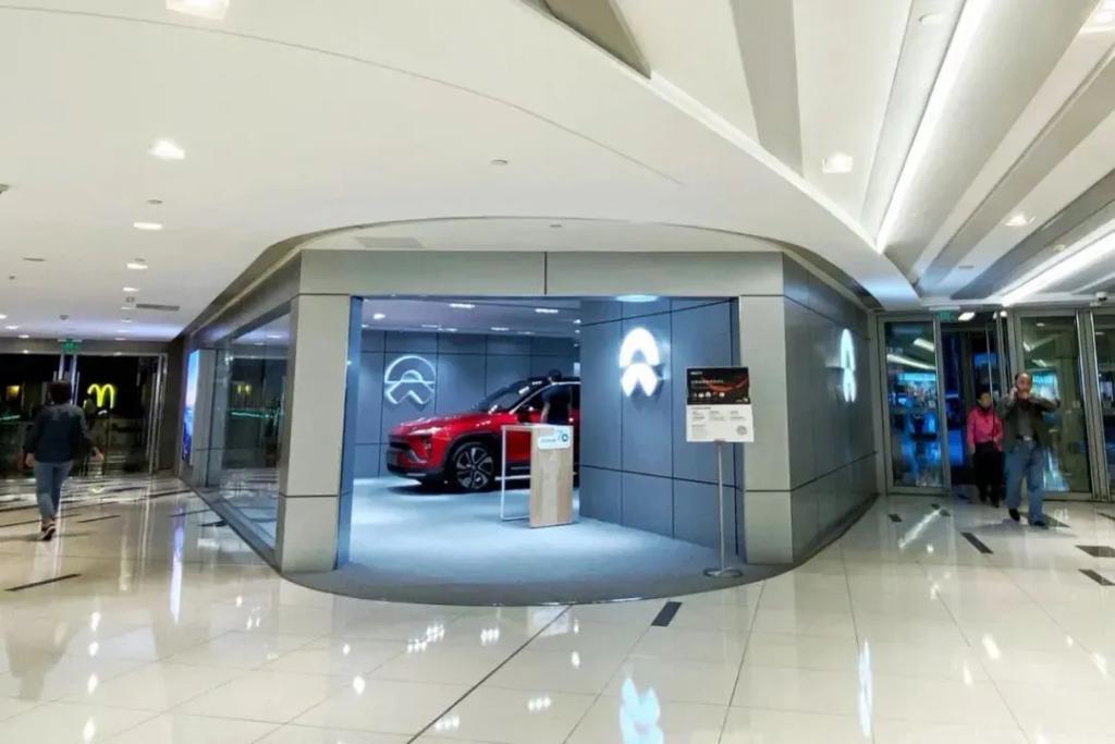 小鹏要开始搞4S店了，它终于要认真卖车了。