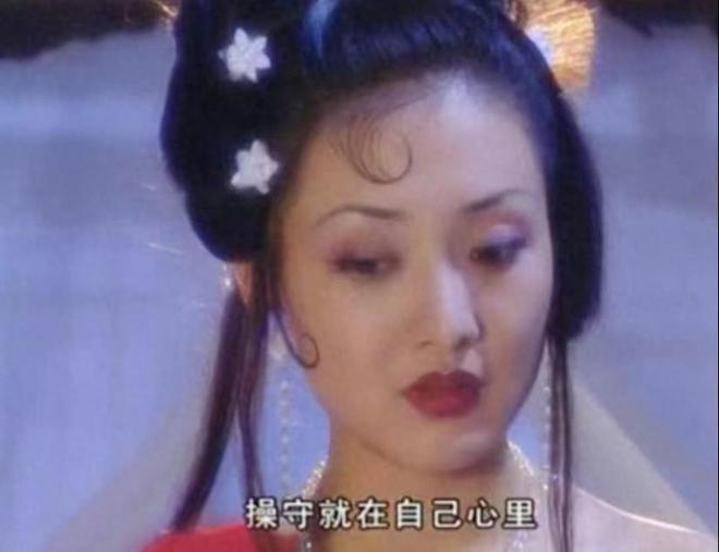 50岁牛莉浙江被偶遇，鼻子外翻脸部肿胀认不出！
