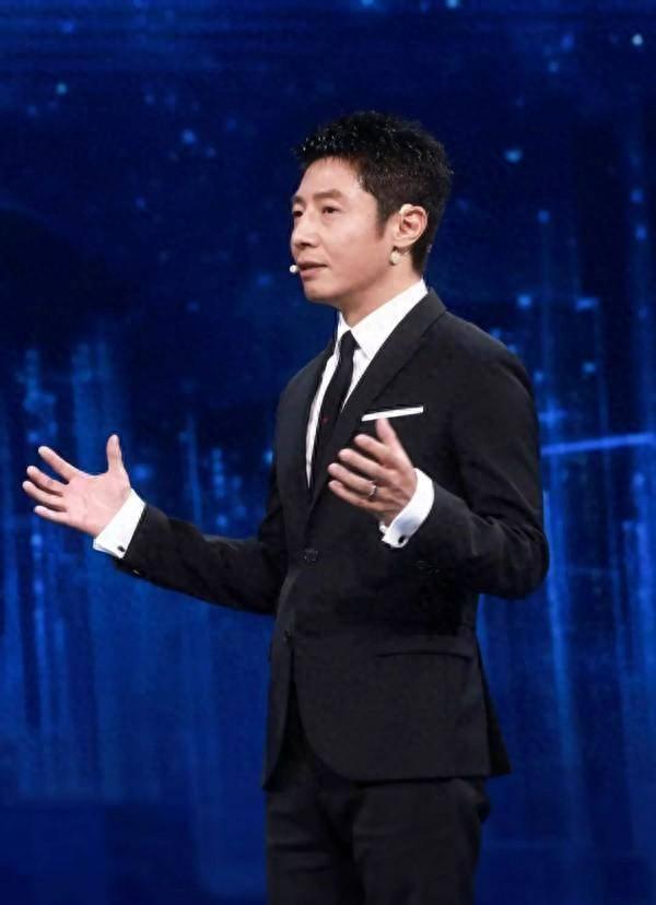 47岁撒贝宁自曝真名惹爆笑，透露改名后事业顺利