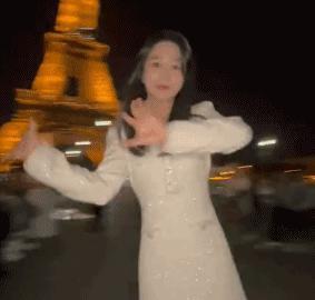 杨紫新硬照难逃土味魔咒，眼部浮肿被疑割眼皮