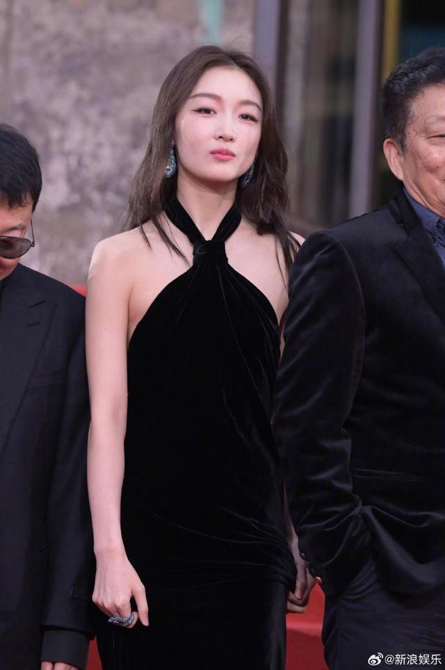 平遥国际电影展开幕 周冬雨朱一龙黄轩王俊凯等亮相红毯