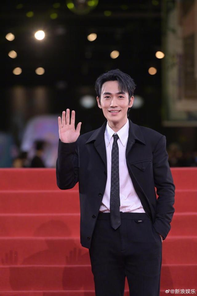 平遥国际电影展开幕 周冬雨朱一龙黄轩王俊凯等亮相红毯