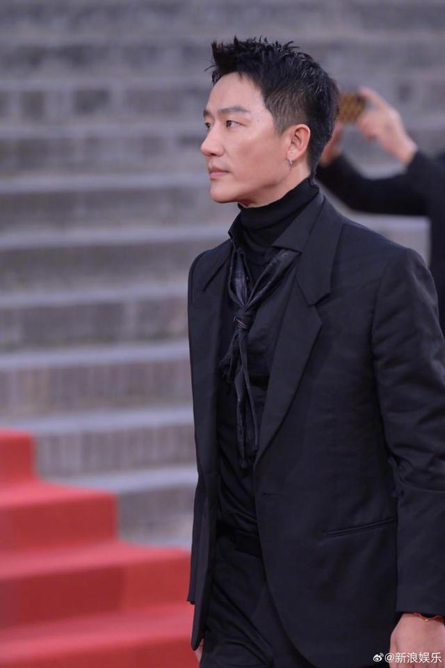 平遥国际电影展开幕 周冬雨朱一龙黄轩王俊凯等亮相红毯