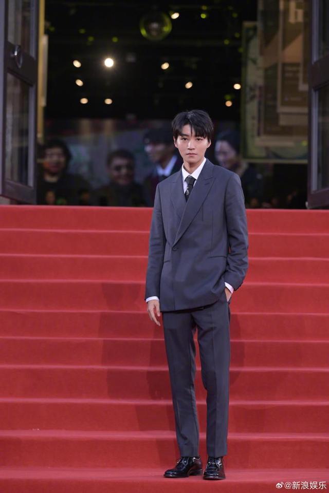 平遥国际电影展开幕 周冬雨朱一龙黄轩王俊凯等亮相红毯