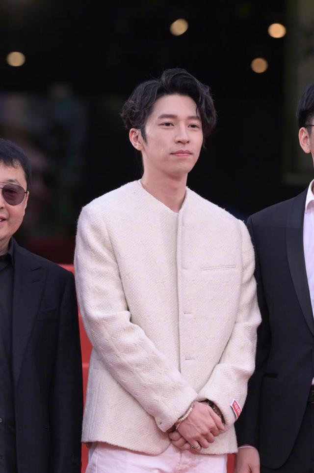 平遥国际电影展开幕 周冬雨朱一龙黄轩王俊凯等亮相红毯