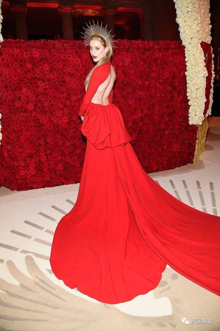 马斯克无敌恋爱脑？花巨资追德普前妻，威胁电影公司给角色