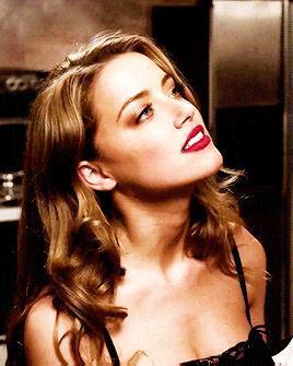 马斯克无敌恋爱脑？花巨资追德普前妻，威胁电影公司给角色