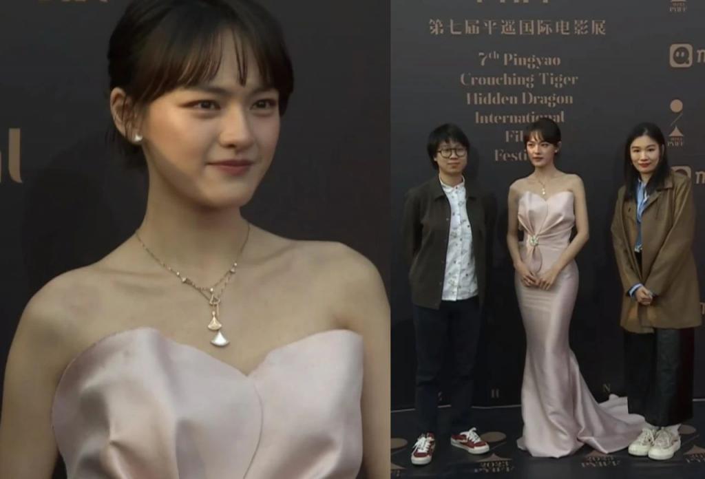 平遥影展红毯：周冬雨走性感风，王俊凯见粉丝表情冷淡