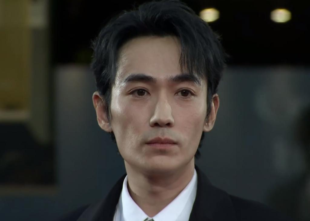 平遥影展红毯：周冬雨走性感风，王俊凯见粉丝表情冷淡