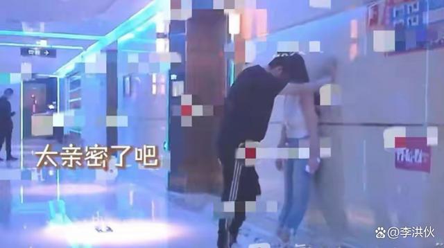 与李湘离婚后，王岳伦就一直没闲着