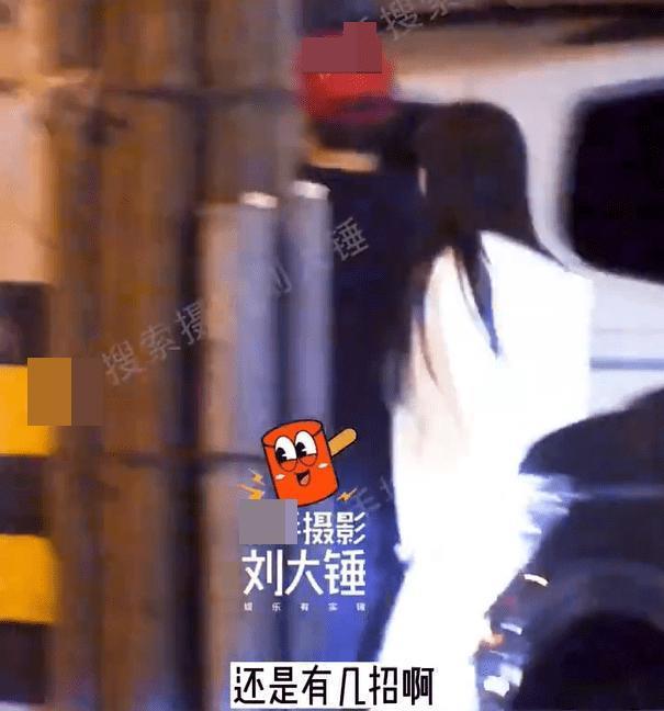 王岳伦带新女友玩密室逃脱 结束后二人一同回家