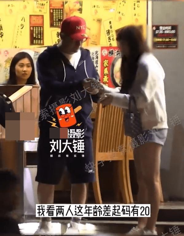 王岳伦带新女友玩密室逃脱 结束后二人一同回家